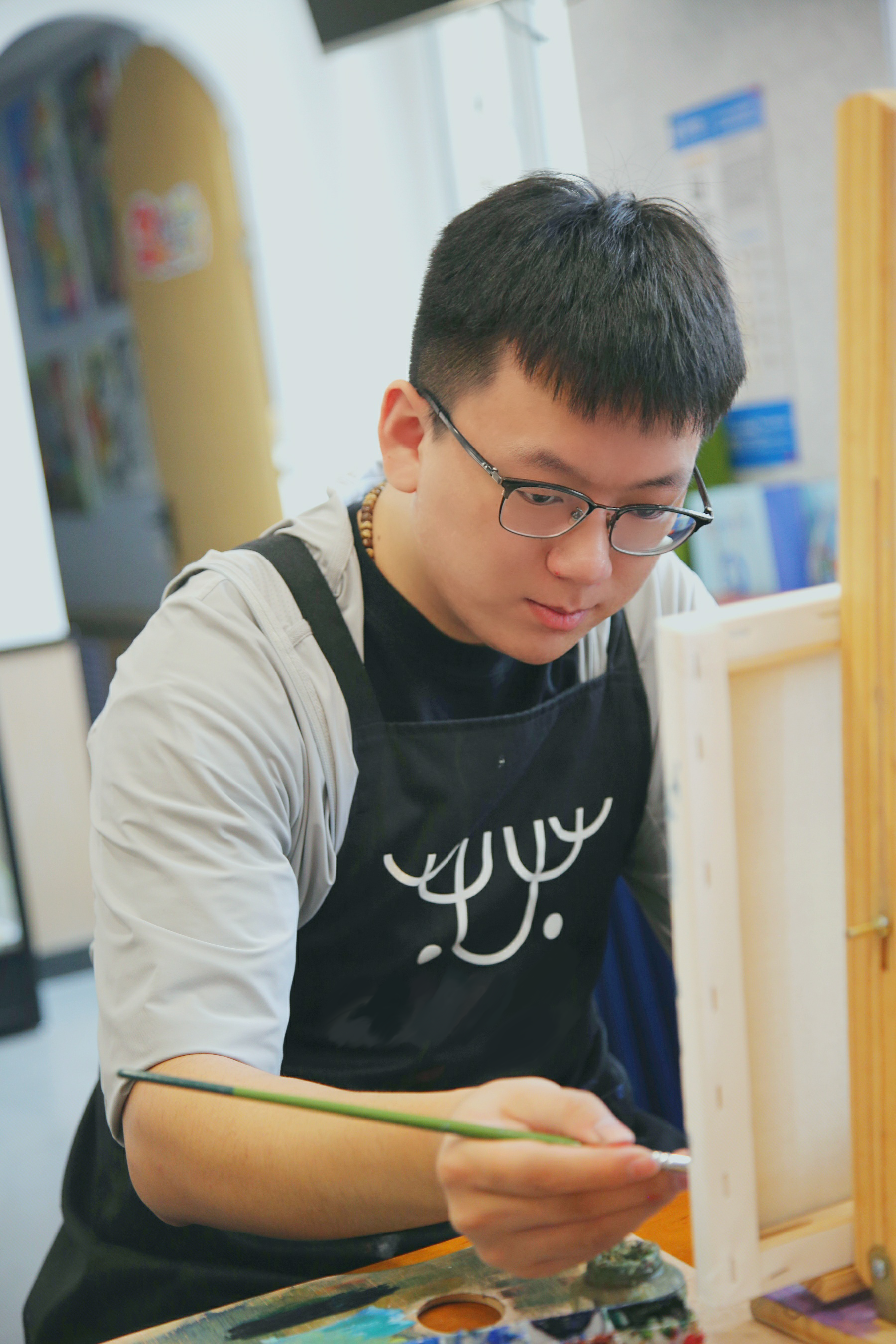 秦云晨 生活照.png